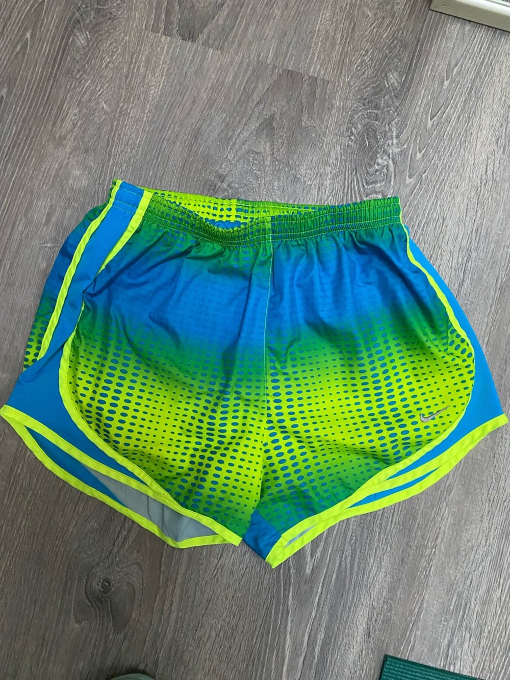 Nike Women’s Dri-Fit Mid Tempo Mid-Rise Brief-Lined Running Shorts